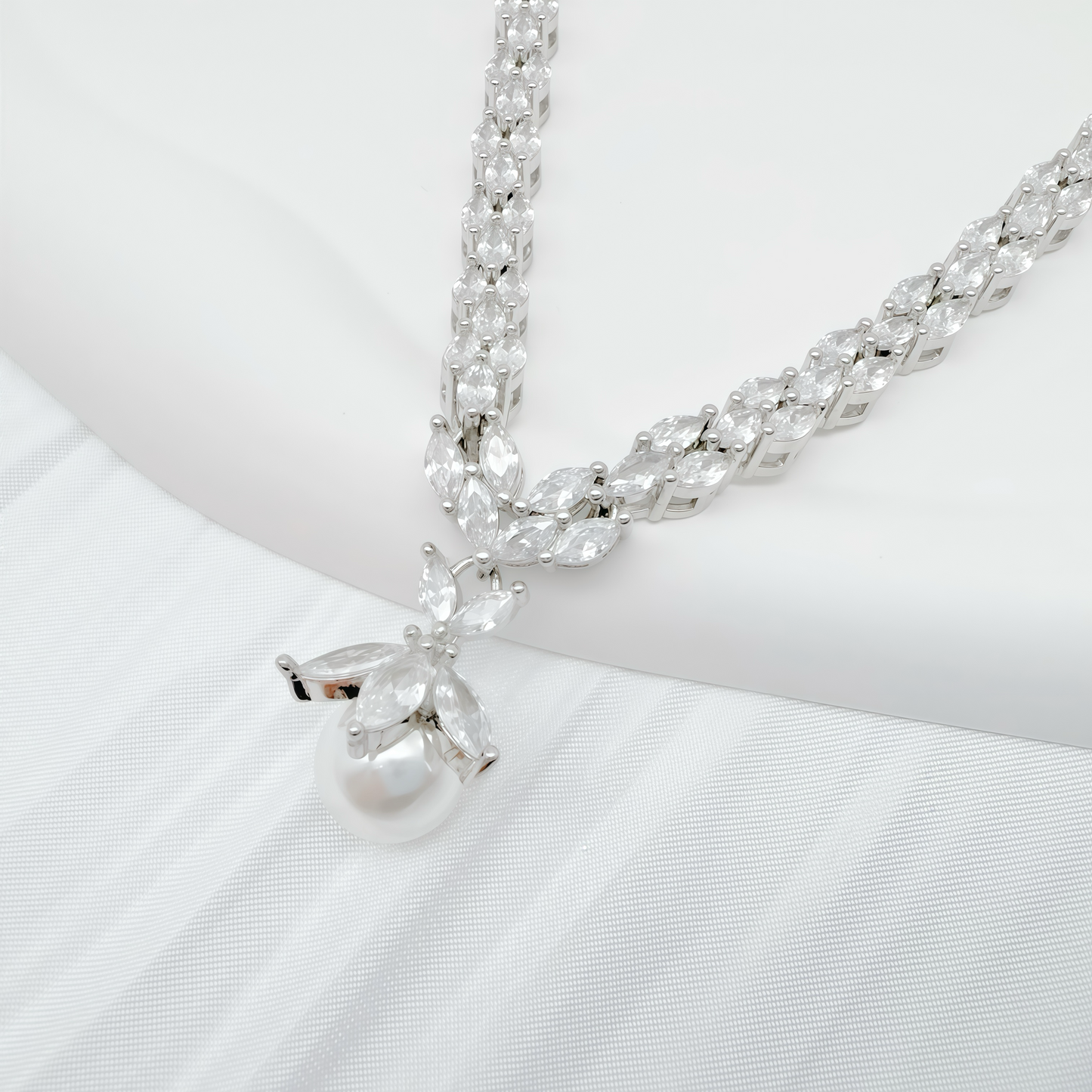 Luxurious Pearl & Zirconia Necklace